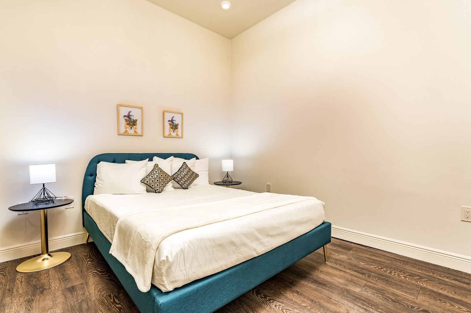 The Alexandre Unit 206 bedroom, a New Orleans luxury rental.