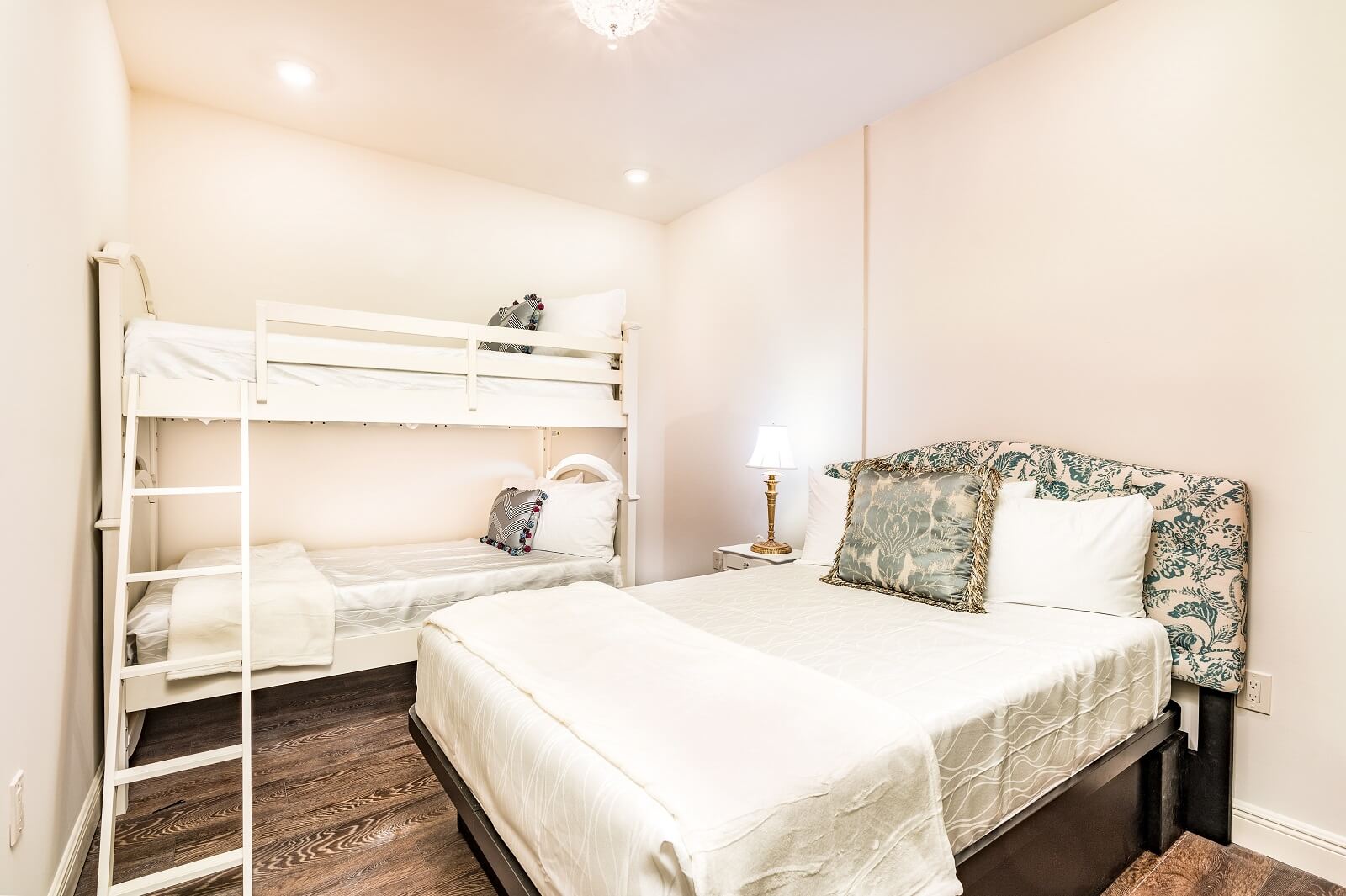 The Alexandre Unit 401 bedroom, a New Orleans luxury rental.