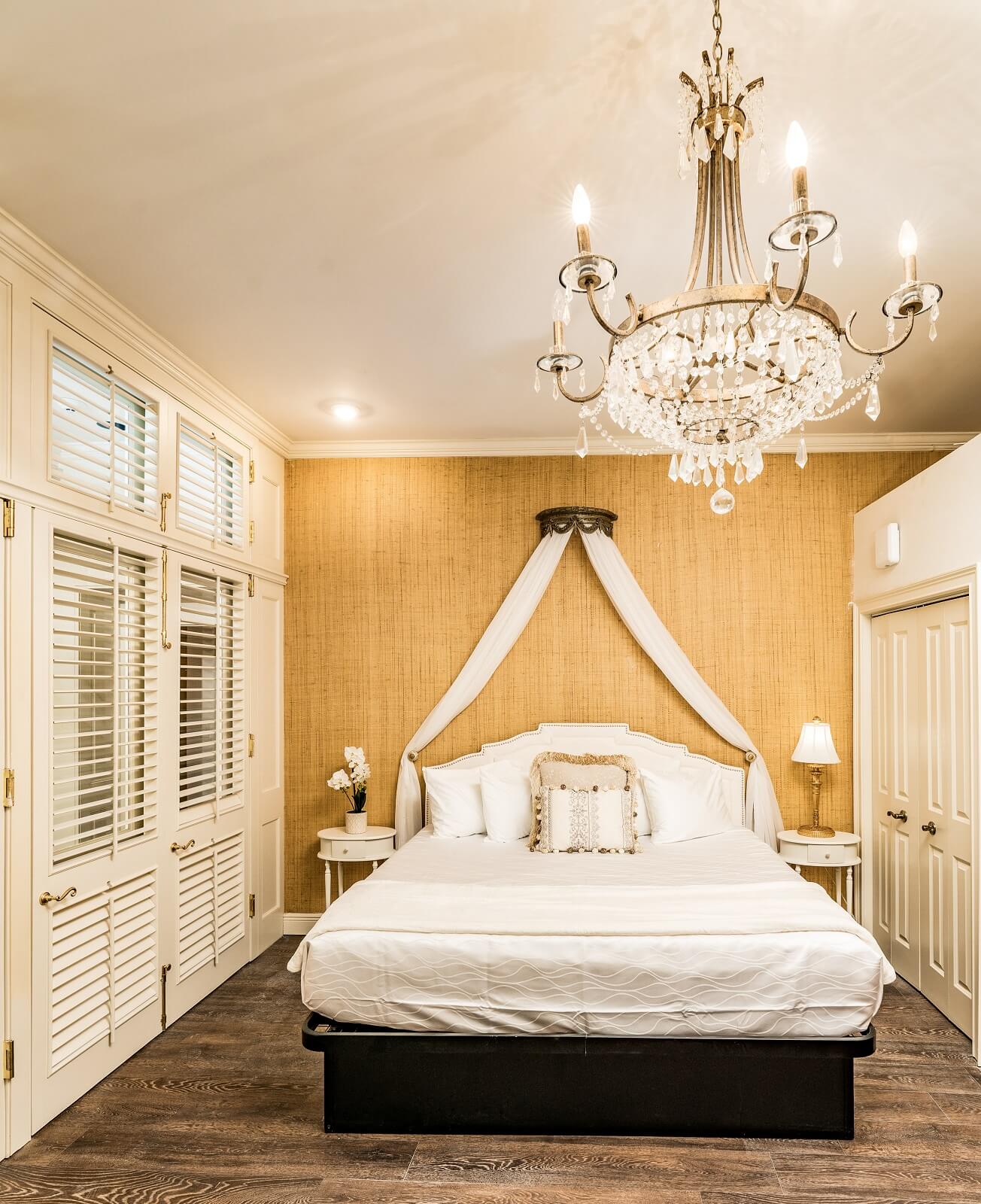 The Alexandre Unit 404 bedroom, a New Orleans luxury rental.