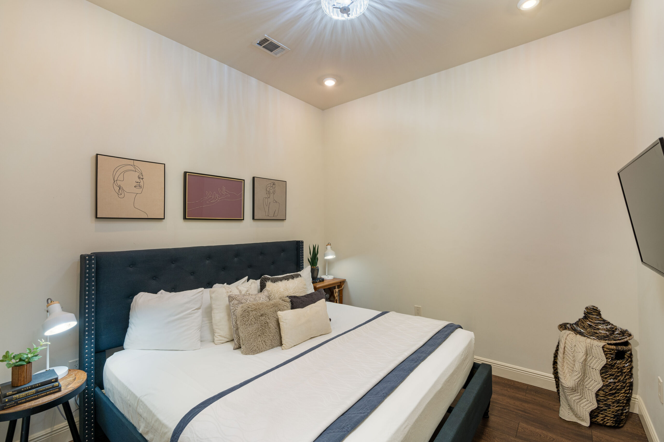 The Alexandre Unit 203 bedroom, a New Orleans luxury rental.